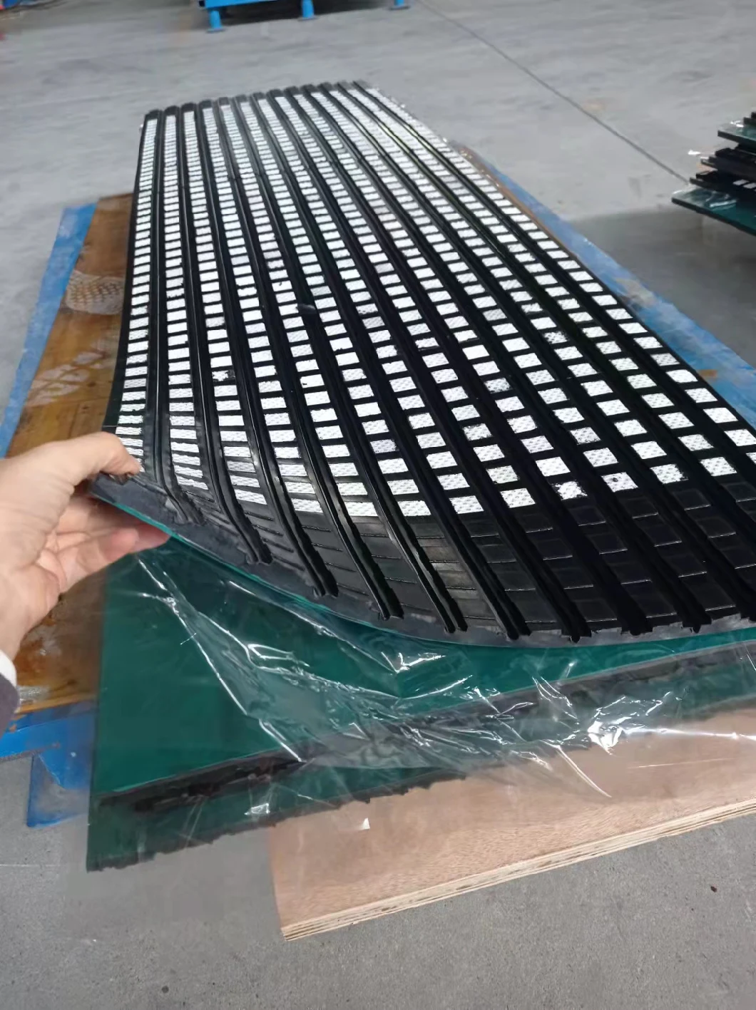 Conveyor Pulley Lagging Sheet Rubber Ceramic Lagging Material